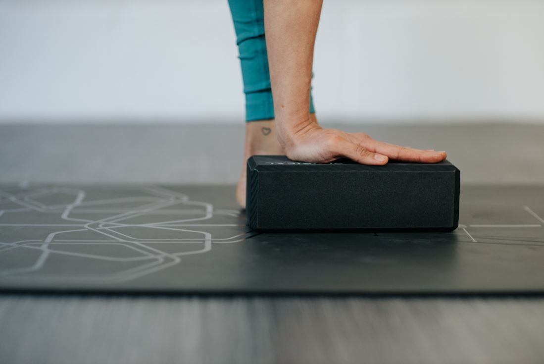 Yoga Equipment Rocks Physical Company - Yoga Bricks and Blocks (Black / Grey) – Balance